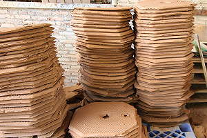 Production of clay for Bonsai pots – clay plates, ready for further processing