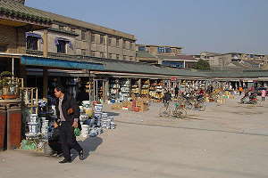 Yixing - la ville chinoise de la poterie - Marché de la céramique de Dingshu en 2001